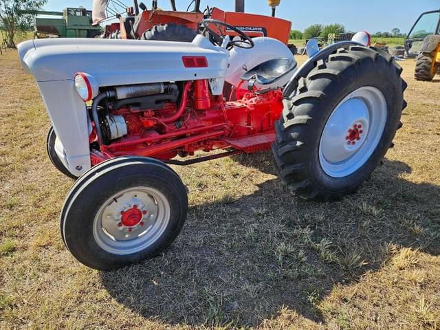 Image of Ford 8N equipment image 3