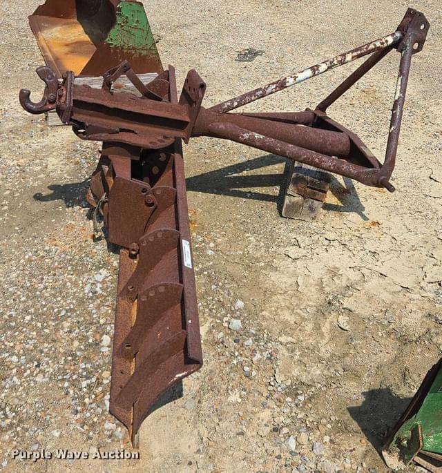 Image of Ford 716 equipment image 2