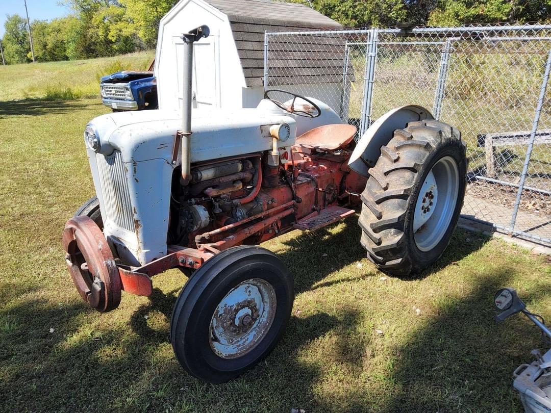 Image of Ford 800 Primary image