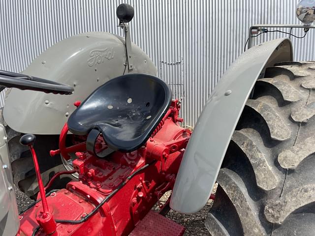 Thumbnail image Ford 800 32