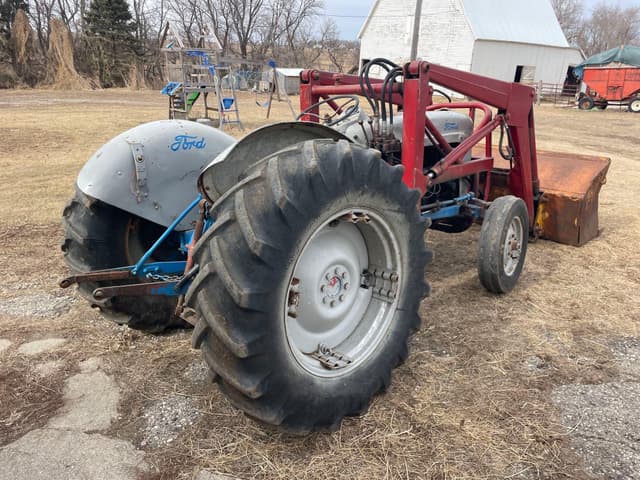 Image of Ford 800 equipment image 3