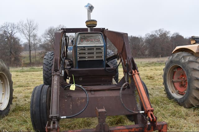 Image of Ford 8000 equipment image 4