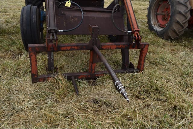 Image of Ford 8000 equipment image 3