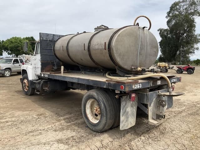 Image of Ford 8000 equipment image 4