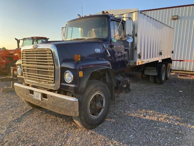 Image of Ford F-8000 equipment image 1