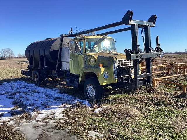 Image of Ford 8000 equipment image 2