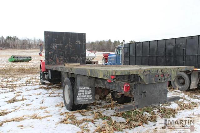 Image of Ford 8000 equipment image 3