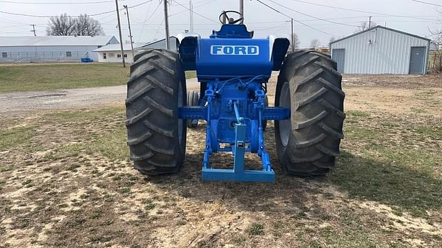 Image of Ford 8000 equipment image 3