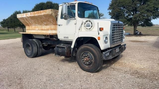 Image of Ford F-8000 equipment image 1