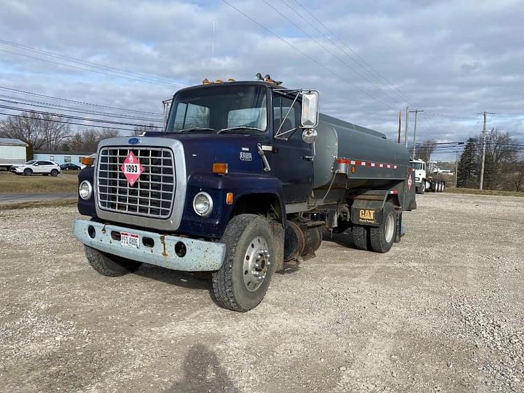 Ford 8000 Equipment Image0