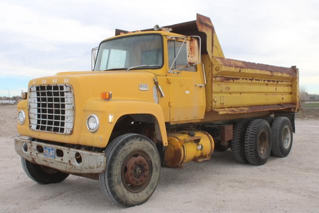 Image of Ford 8000 equipment image 1