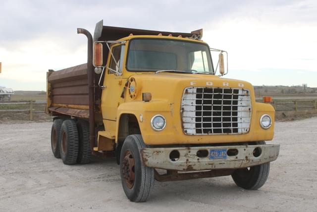 Image of Ford 8000 equipment image 3