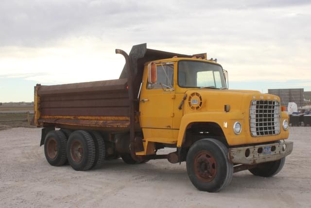 Image of Ford 8000 equipment image 4