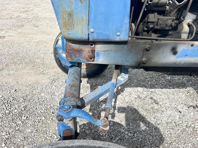 Image of Ford 8000 equipment image 4
