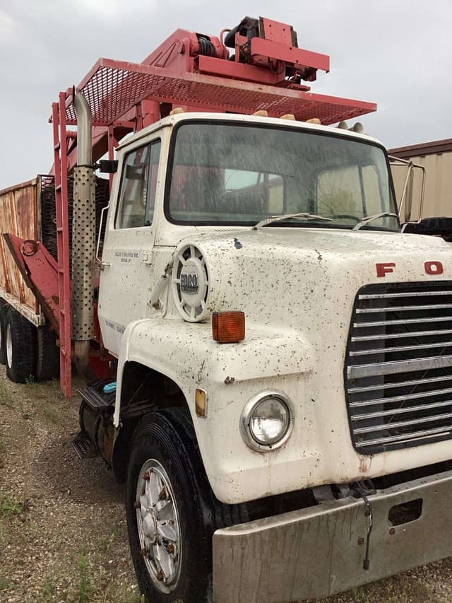 Image of Ford 8000 equipment image 4