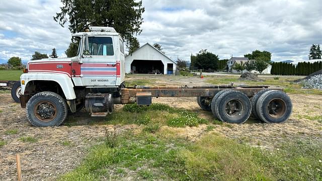 Image of Ford 8000 equipment image 1