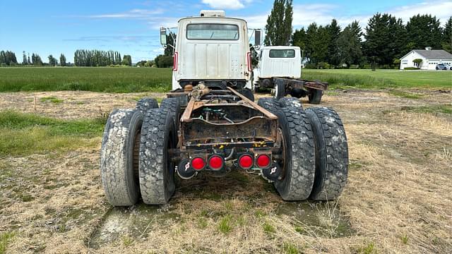 Image of Ford 8000 equipment image 3