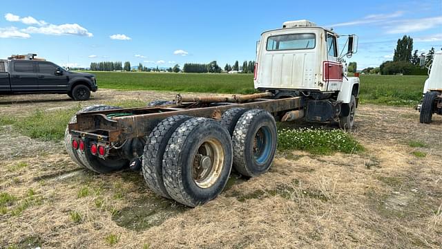 Image of Ford 8000 equipment image 4