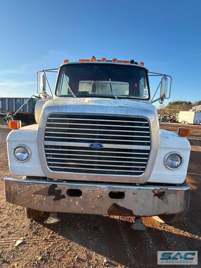 Image of Ford 8000 equipment image 4