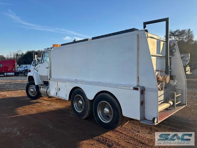 Image of Ford 8000 equipment image 2