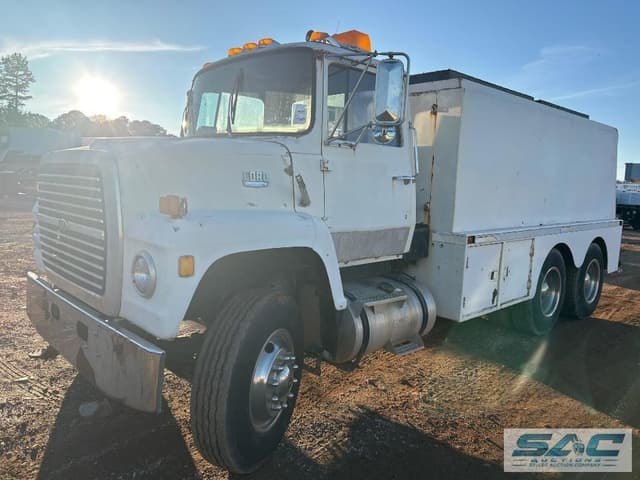 Image of Ford 8000 equipment image 1