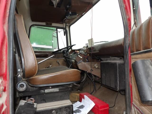 Image of Ford 8000 equipment image 2