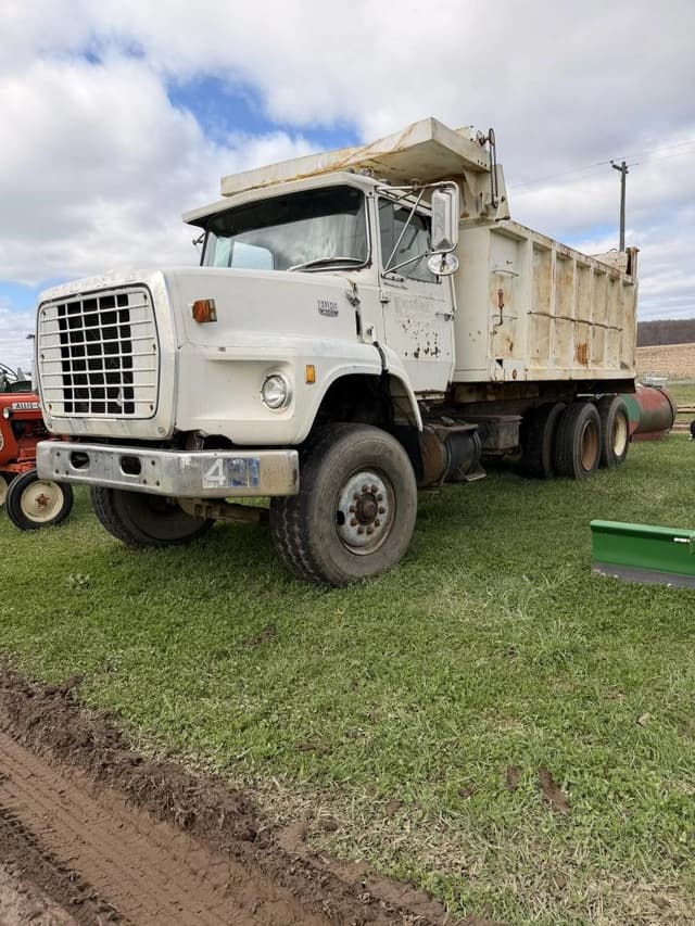 Image of Ford 8000 equipment image 2