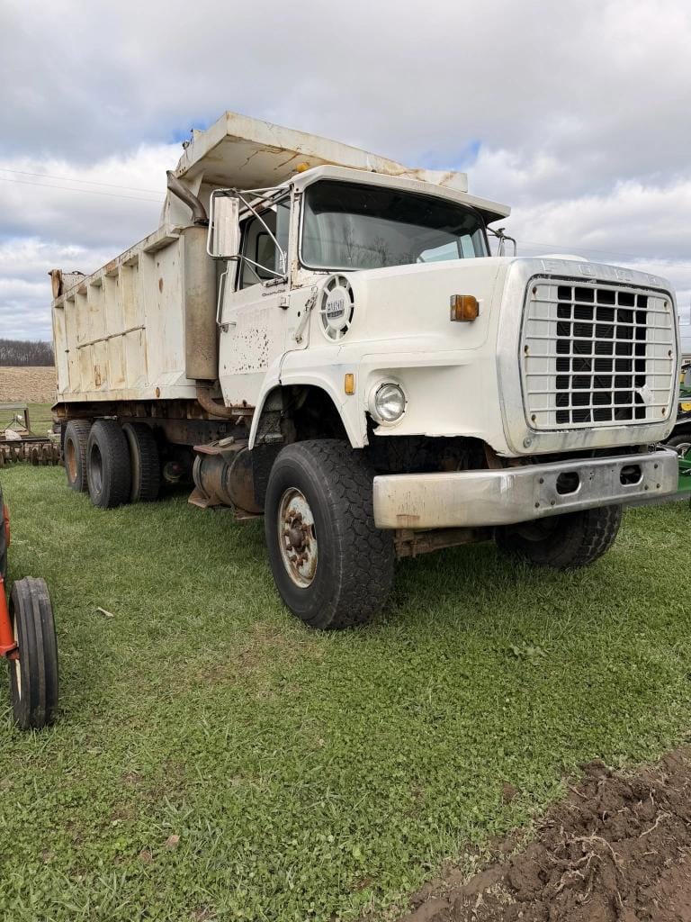 Ford 8000 Equipment Image0