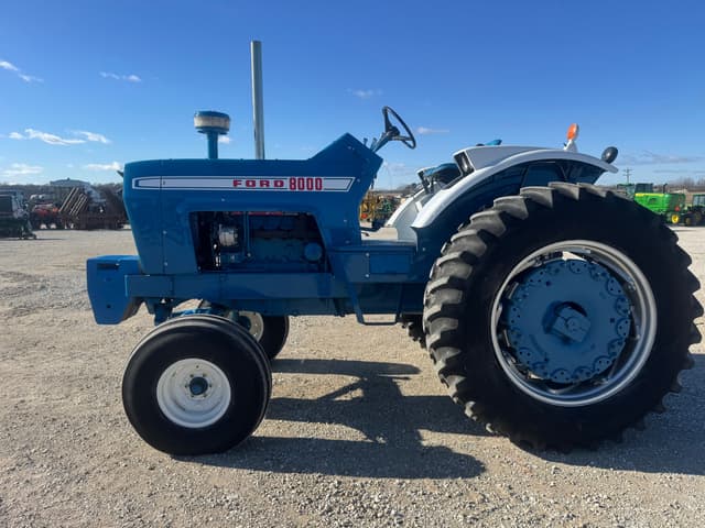 Image of Ford 8000 equipment image 3