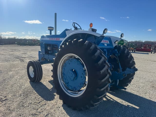 Image of Ford 8000 equipment image 4