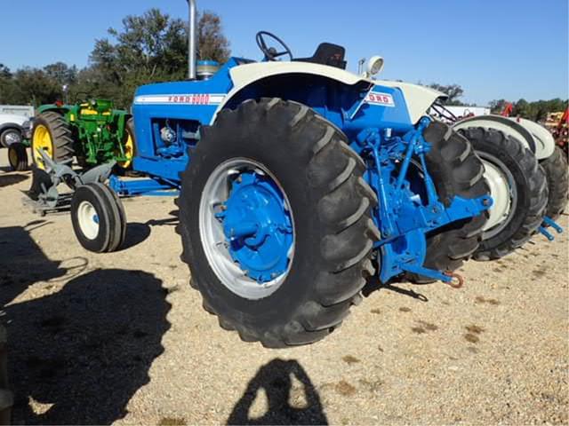 Image of Ford 8000 equipment image 4