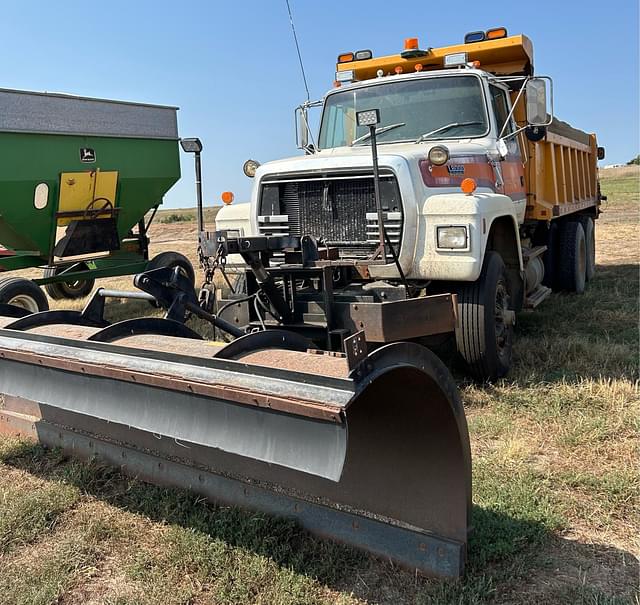 Image of Ford 8000 equipment image 1