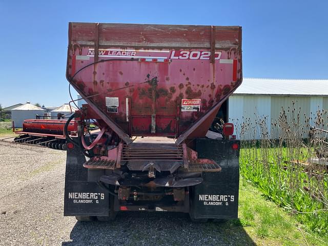 Image of Ford 8000 equipment image 3
