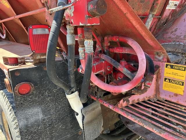 Image of Ford 8000 equipment image 4