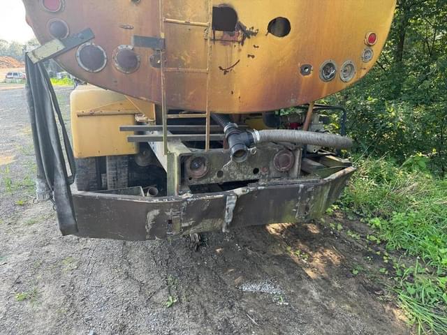 Image of Ford 8000 equipment image 3