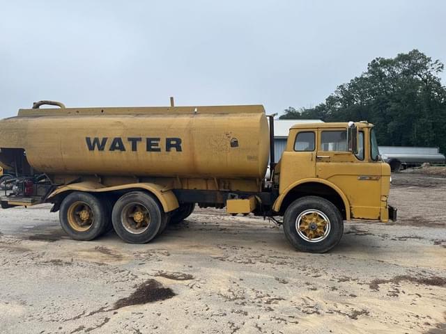 Image of Ford 8000 equipment image 1