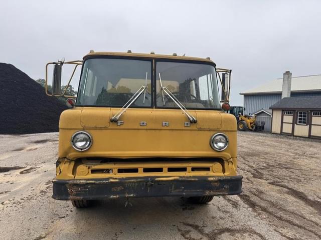 Image of Ford 8000 equipment image 2