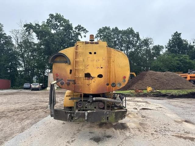 Image of Ford 8000 equipment image 4