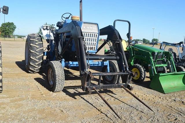 Image of Ford 8000 equipment image 3