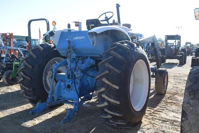 Image of Ford 8000 equipment image 2