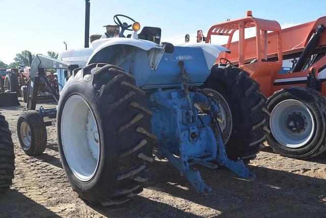 Image of Ford 8000 equipment image 1