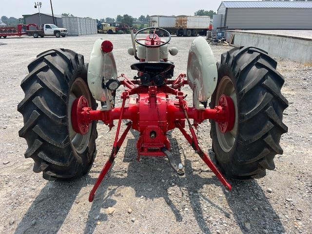 Image of Ford 801 equipment image 3