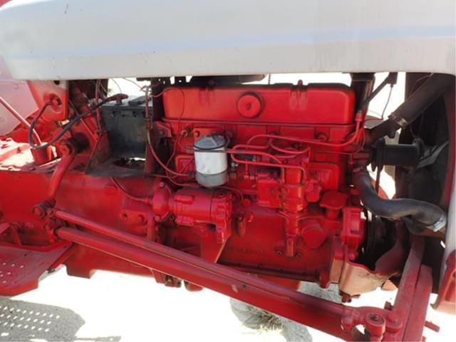 Image of Ford 801 equipment image 3