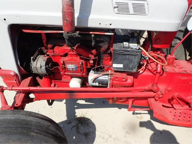 Image of Ford 801 equipment image 4