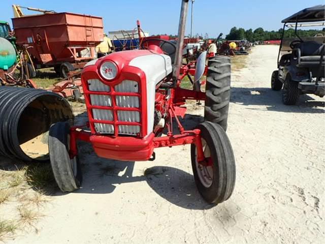 Image of Ford 801 equipment image 1