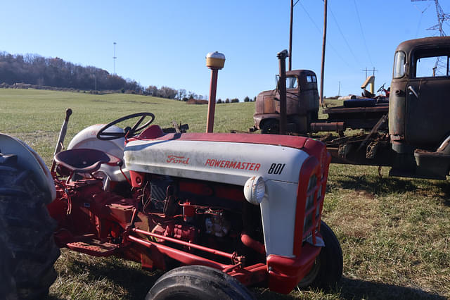 Image of Ford 801 equipment image 3