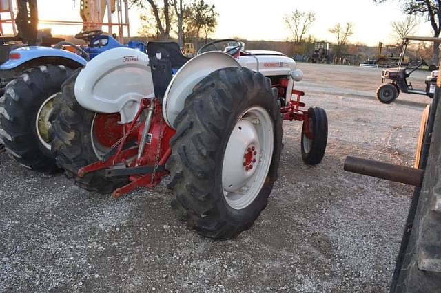 Image of Ford 801 equipment image 2