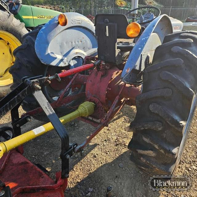 Image of Ford 801 equipment image 4