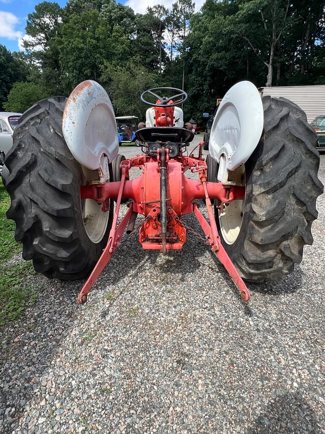 Image of Ford 801 equipment image 3