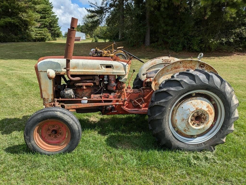Image of Ford 801 Primary image